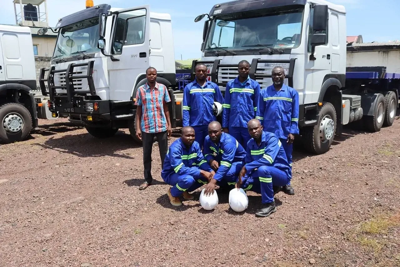 L'équipe TRAFRIC avec les tracteurs HOWO